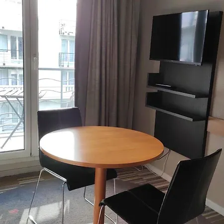 Le Paris Expo Adagio 4' Apartment *